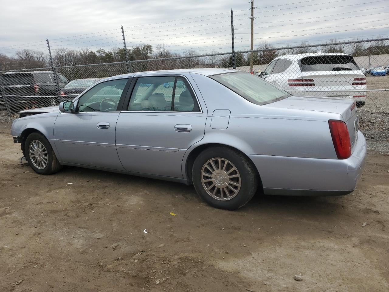 2004 Cadillac De Ville - Image 2