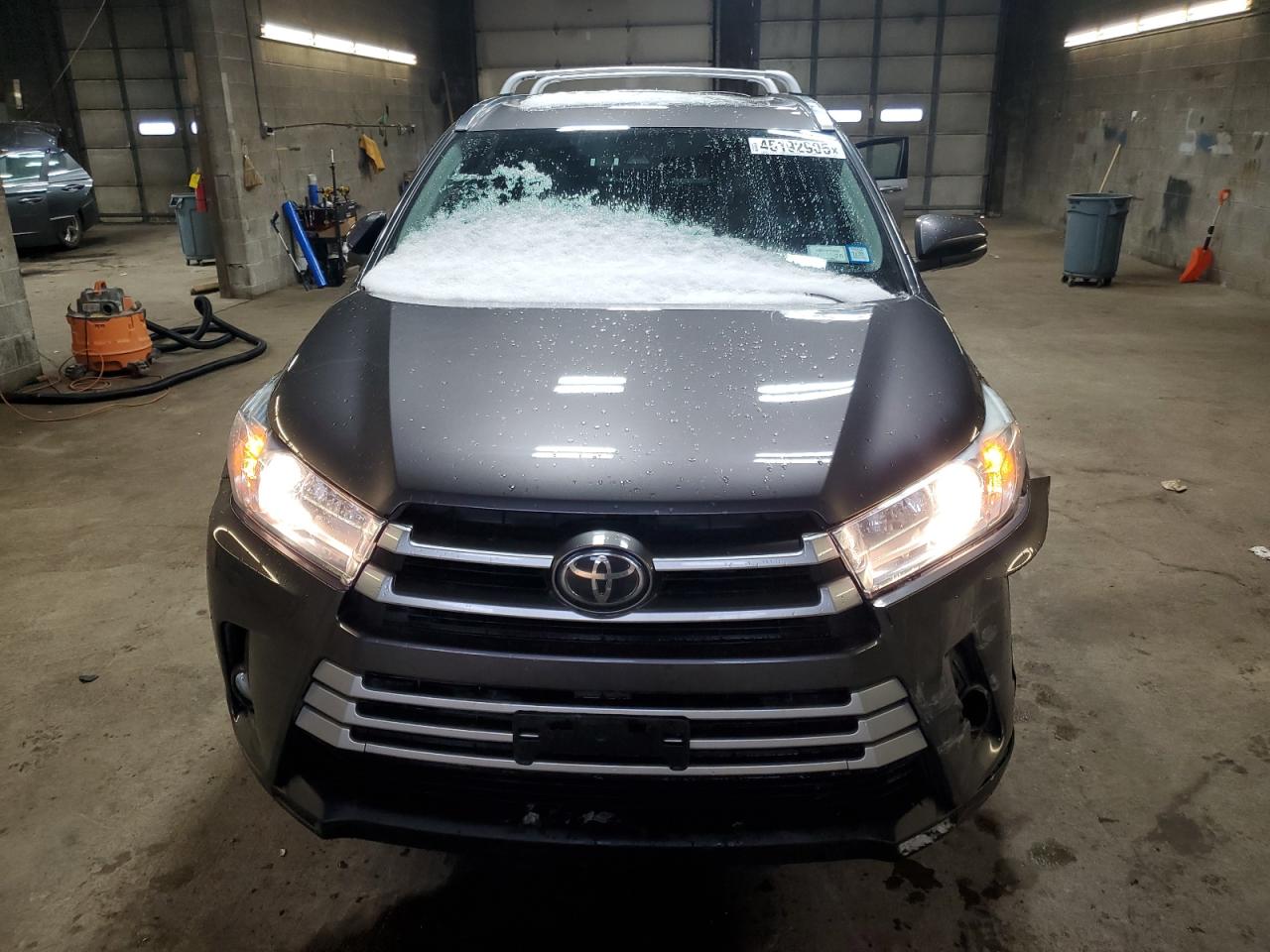 2017 Toyota Highlander - Image 5