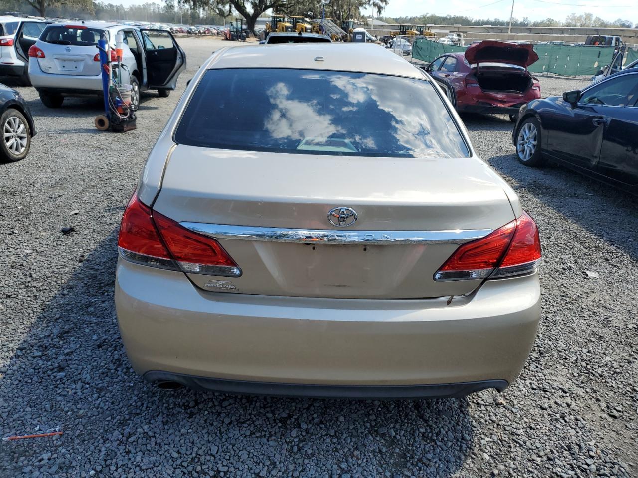2011 Toyota Avalon - Image 6