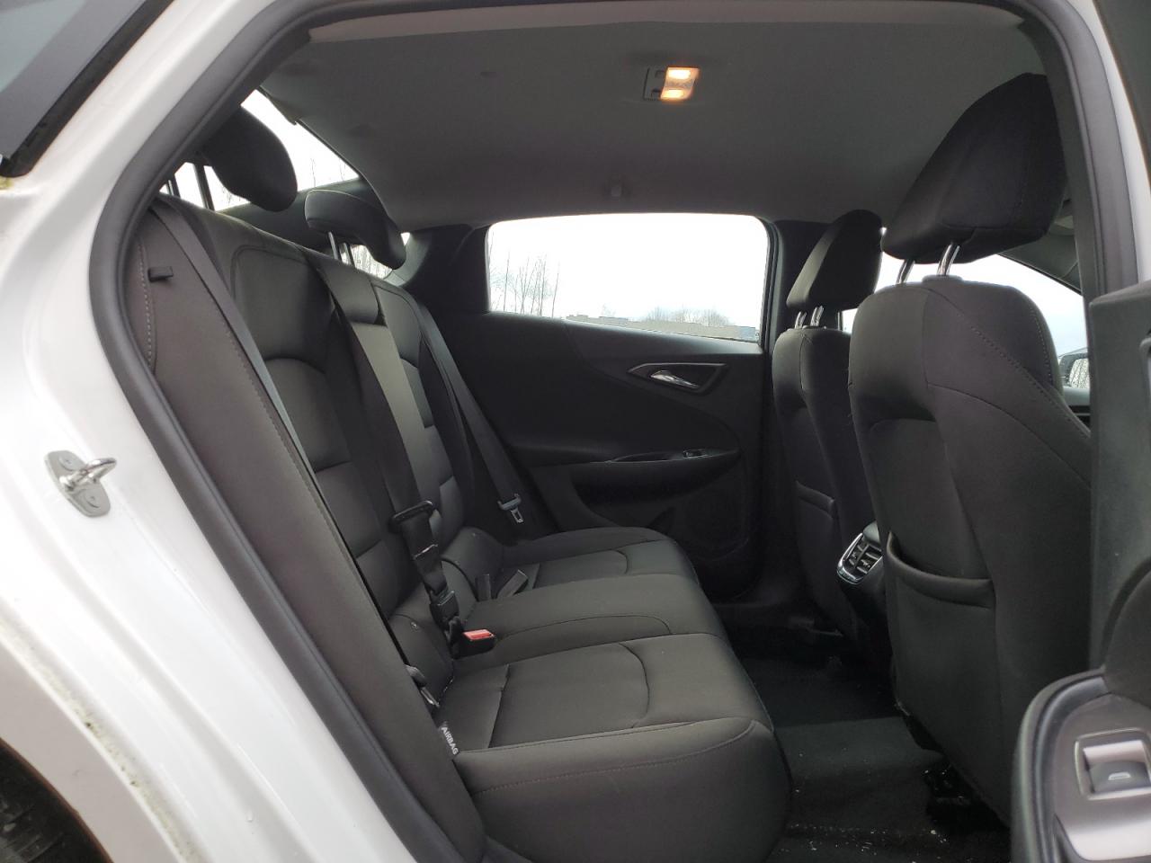 2018 Chevrolet Malibu - Image 10