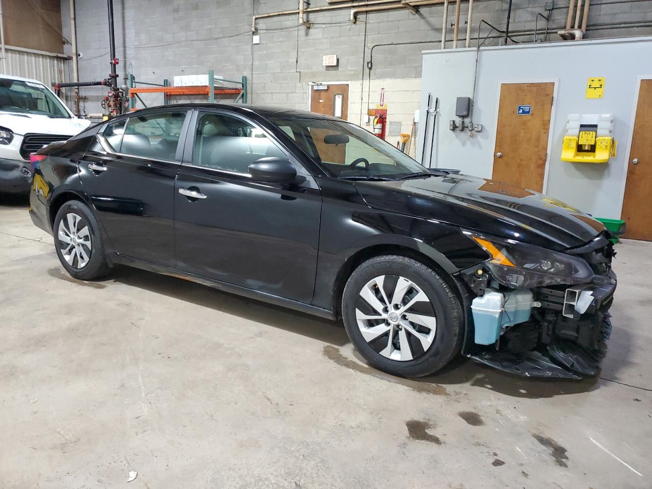 2024 Nissan Altima - Image 4