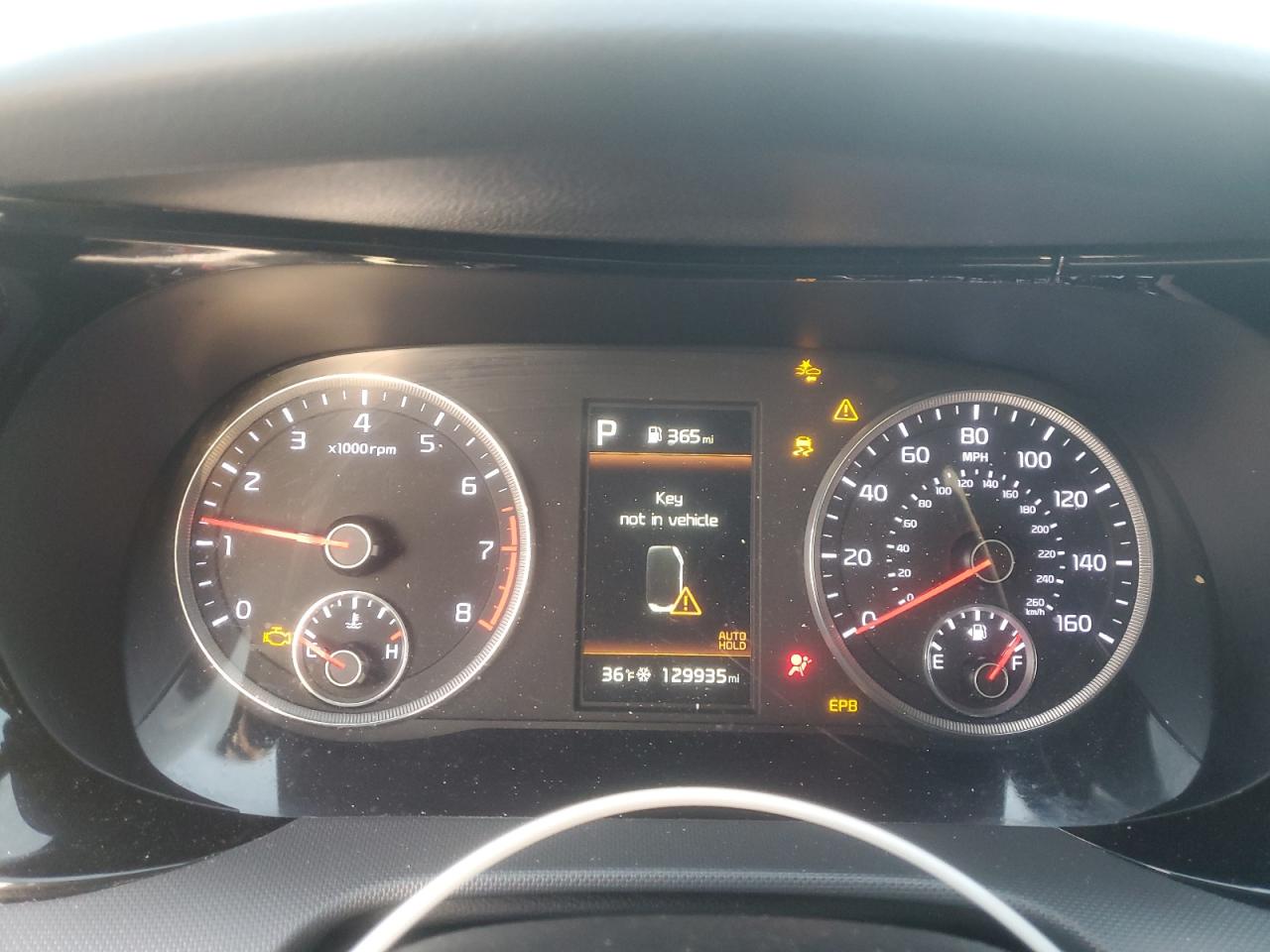 2022 Kia K5 - Image 9