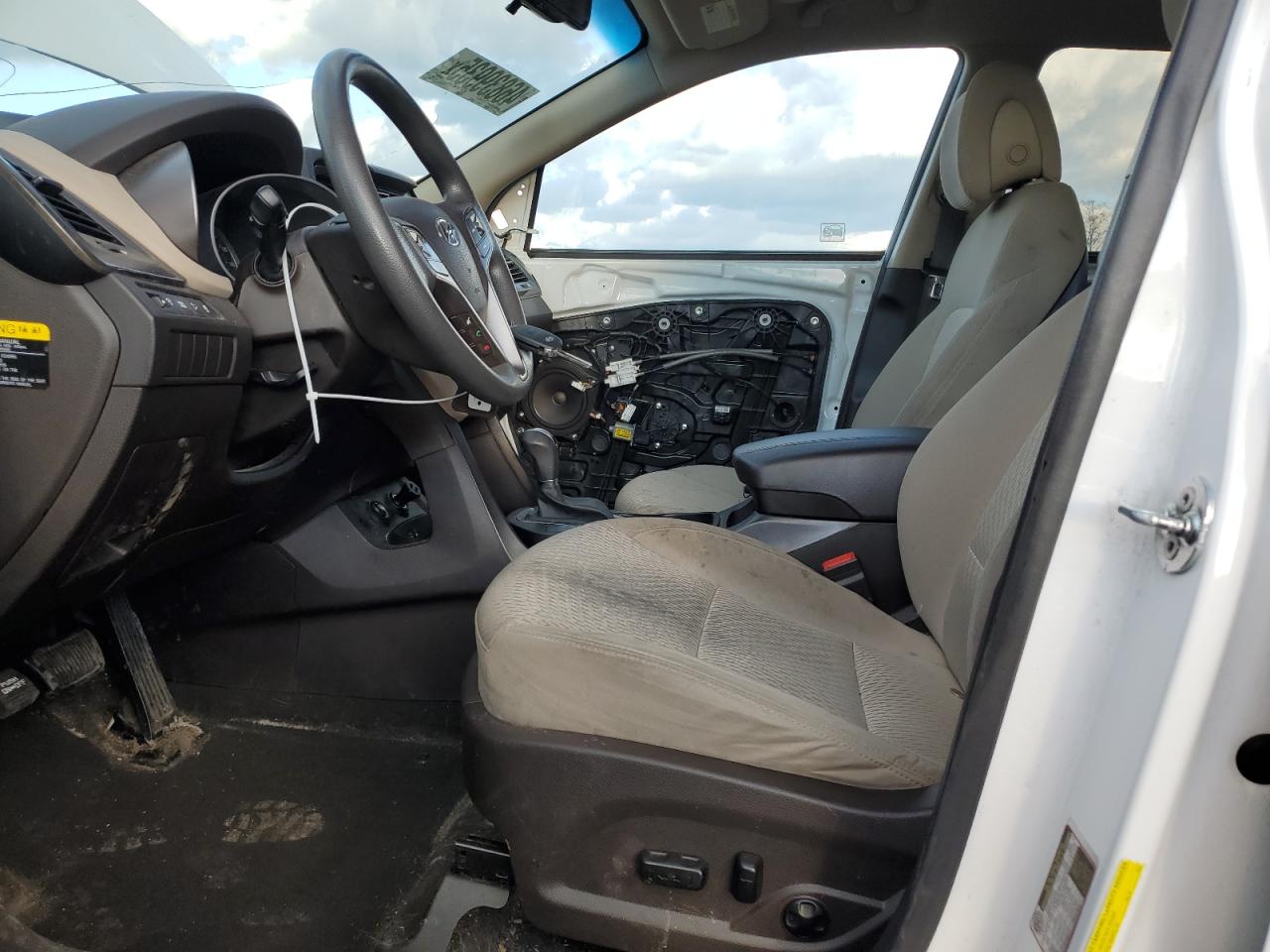 2017 Hyundai Santa Fe - Image 7