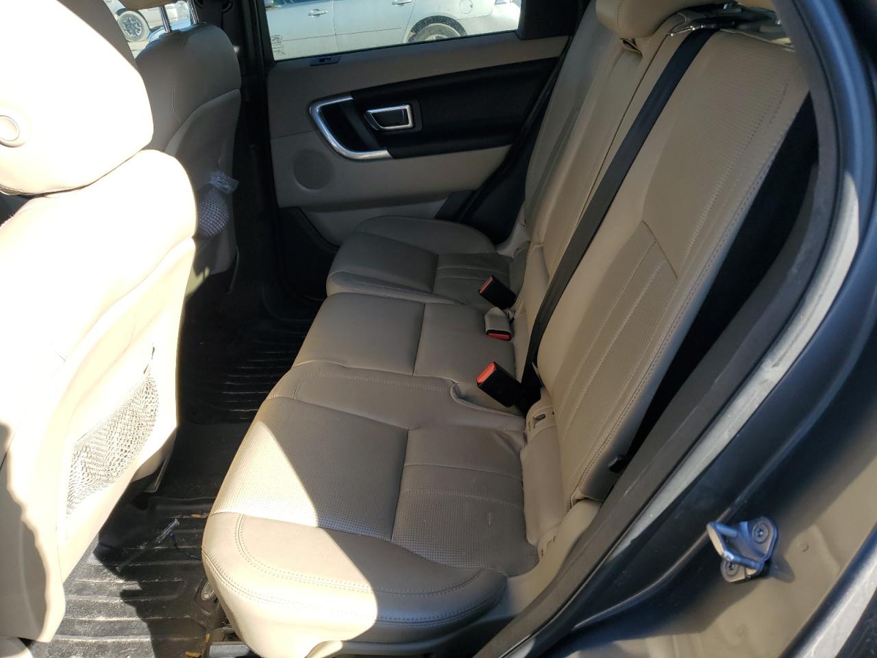 2015 Land Rover Discovery - Image 10