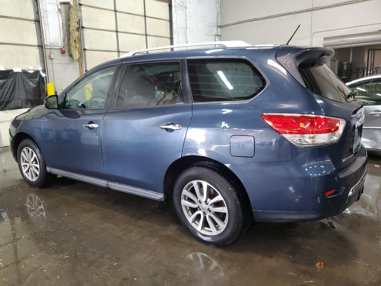 2015 Nissan Pathfinder - Image 2