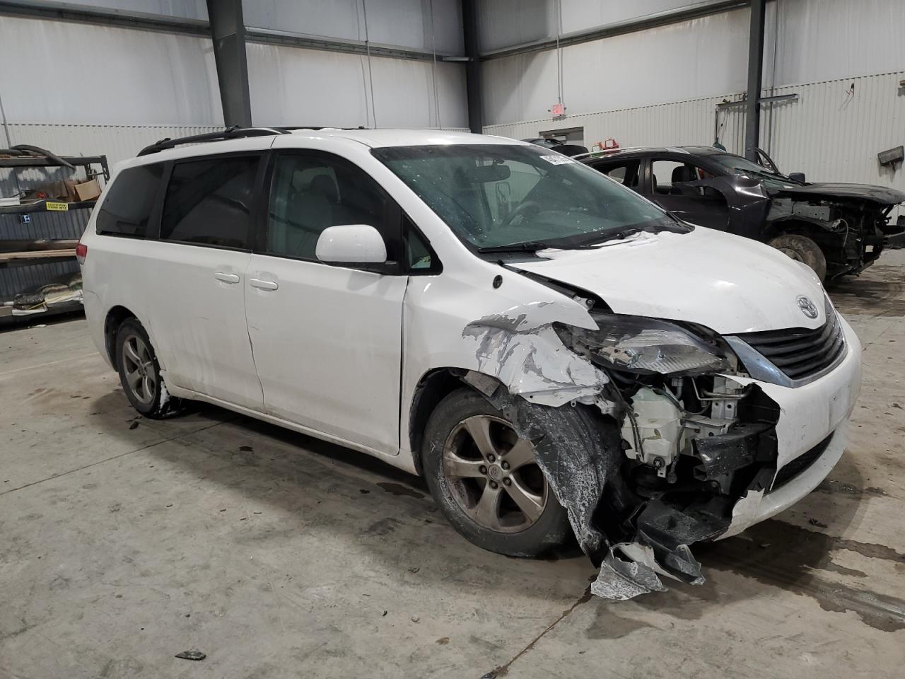 2014 Toyota Sienna - Image 4