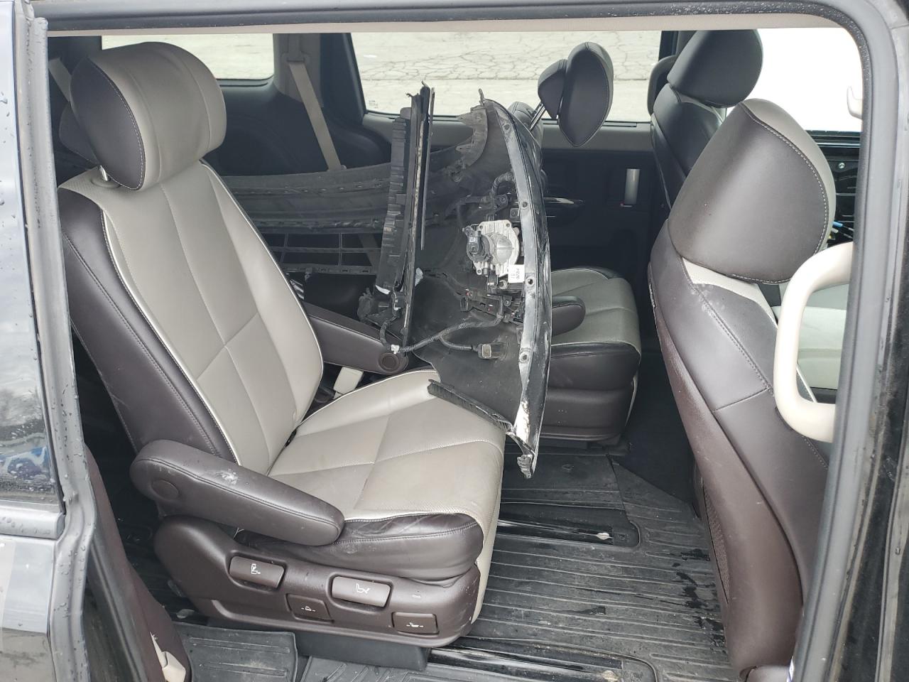 2018 Kia Sedona - Image 11