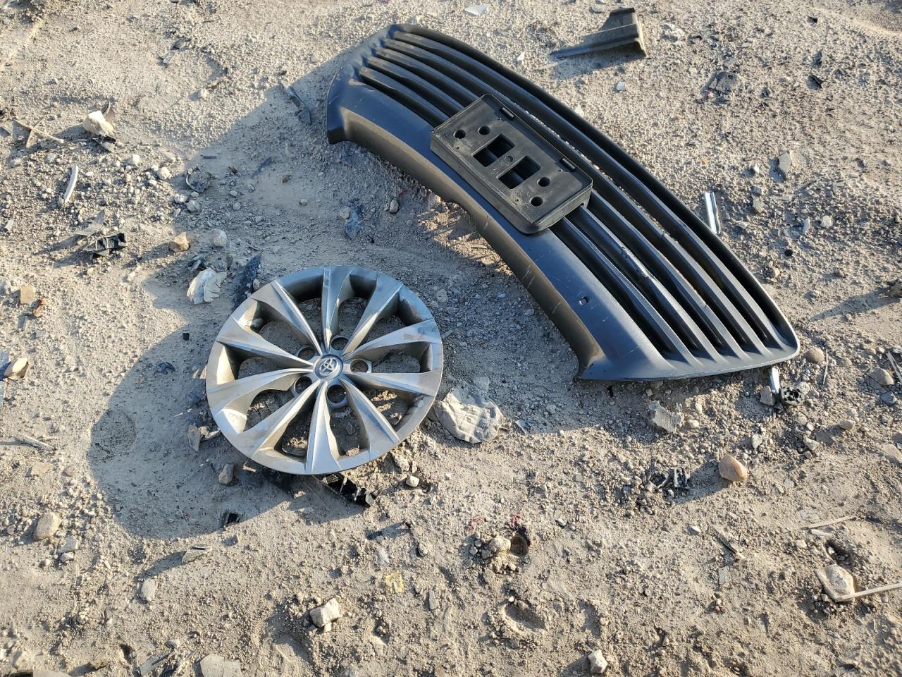 2016 Toyota Camry - Image 12