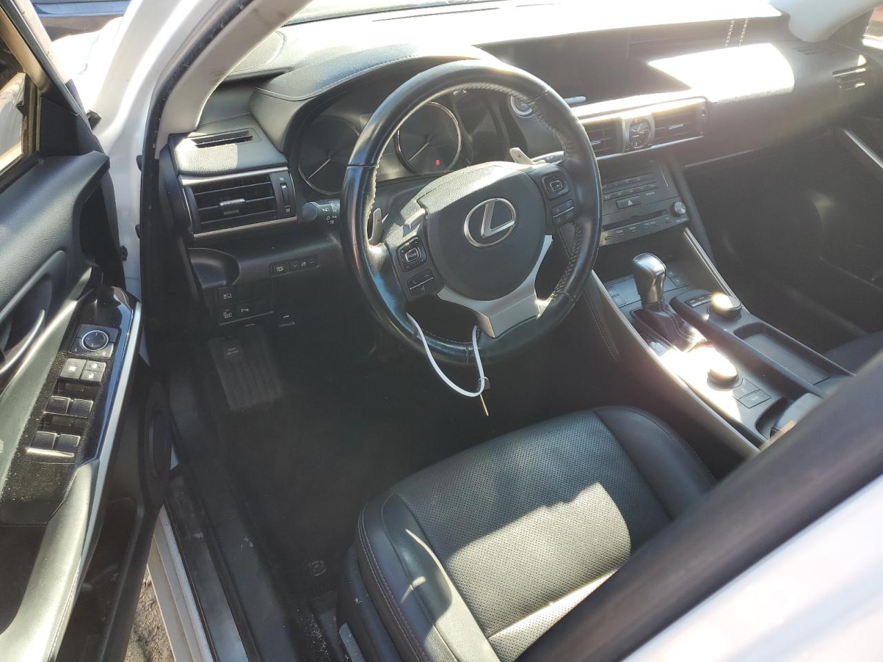 2017 Lexus IS - Image 8