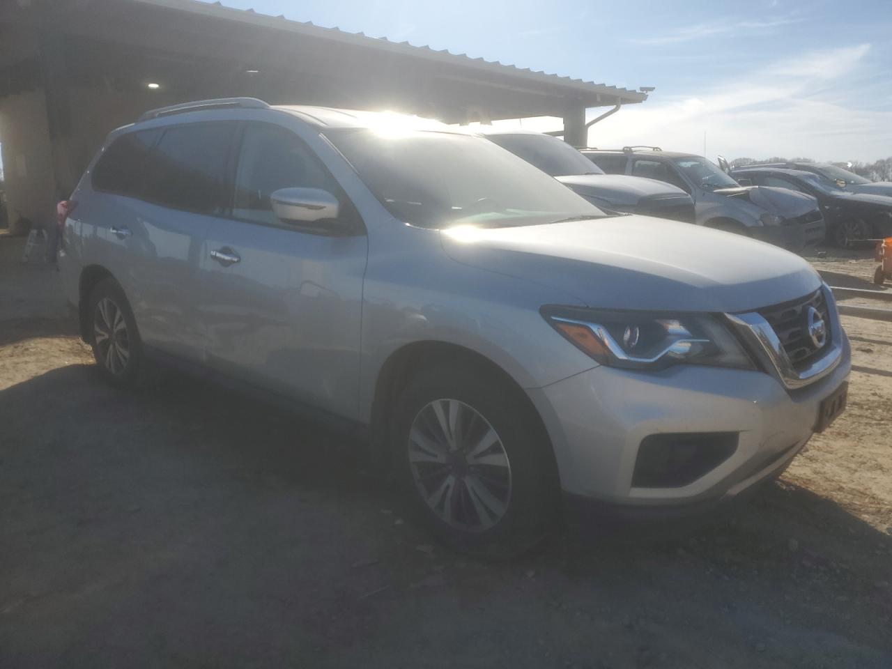 2017 Nissan Pathfinder - Image 4