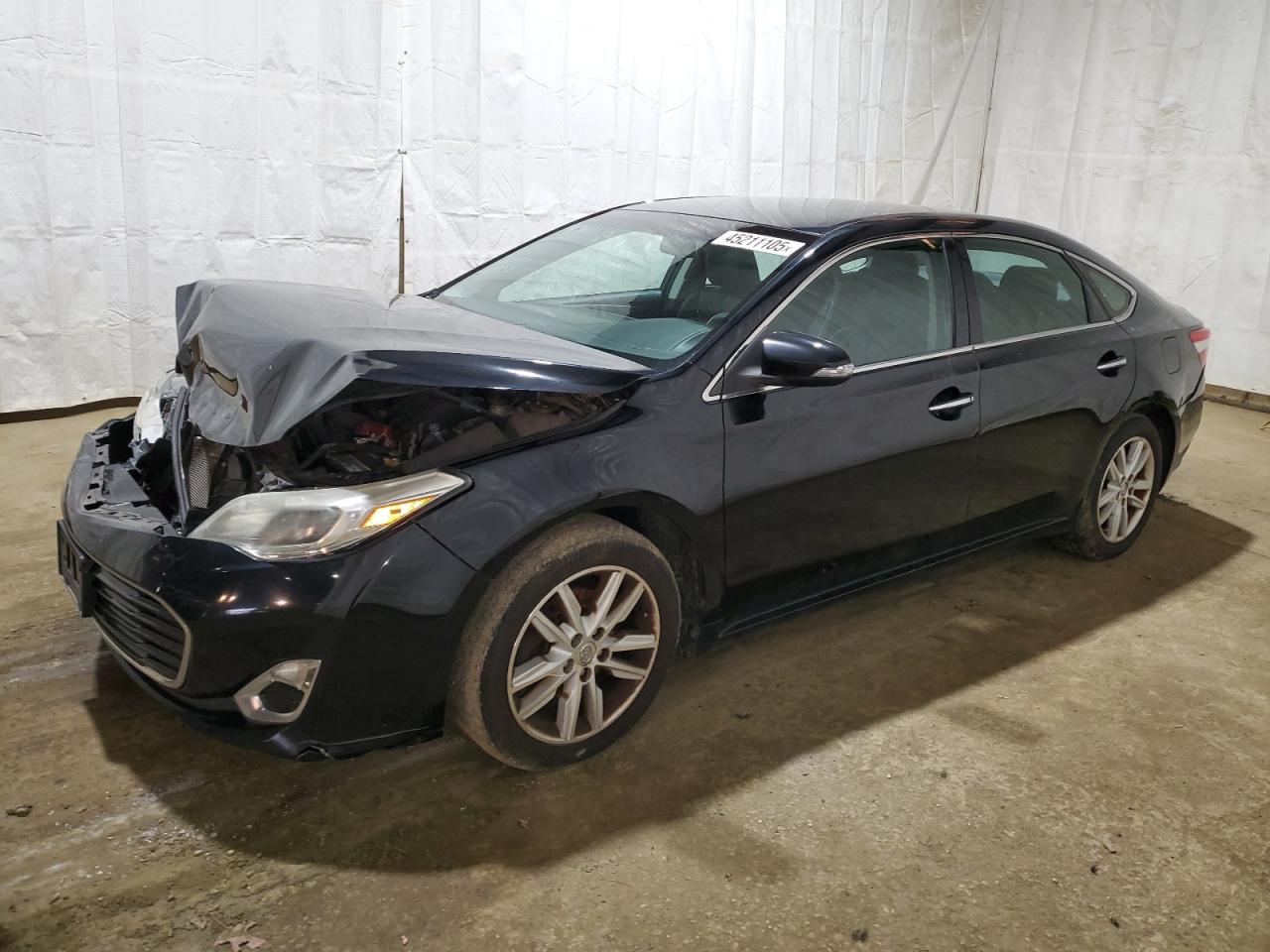 2013 Toyota Avalon - Image 1
