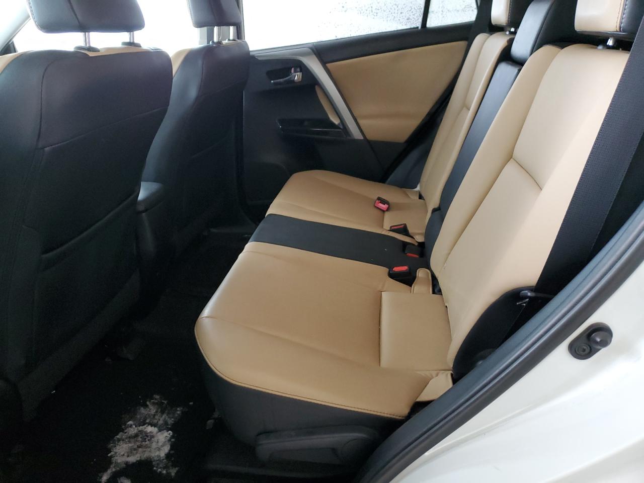 2016 Toyota RAV 4 - Image 11