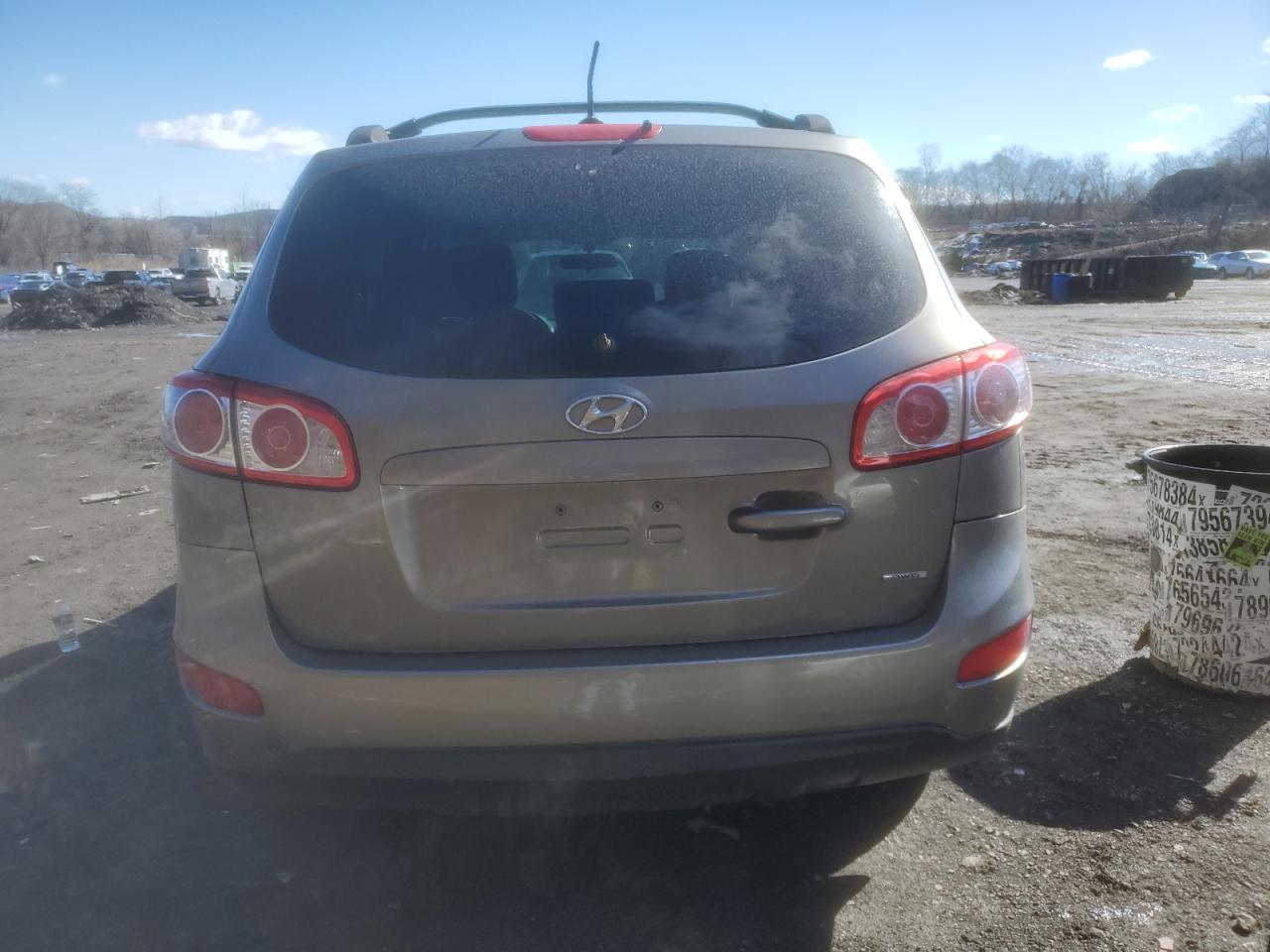 2012 Hyundai Santa Fe - Image 6