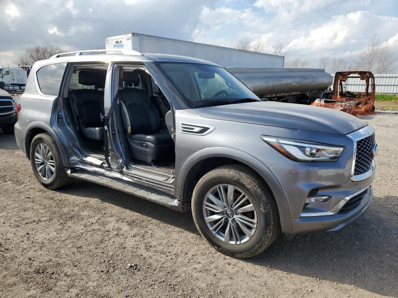 VIN: JN8AZ2AF3M9718690 Auction: COPART Lot: 43811315 Location: TX - HOUSTON EAST VIN: JN8AZ2AF3M9718690 INFINITI QX80 2021 GRAY Photo 4