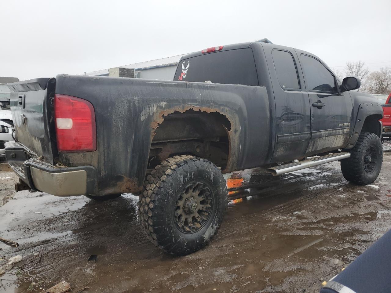 2009 Chevrolet Silverado - Image 3