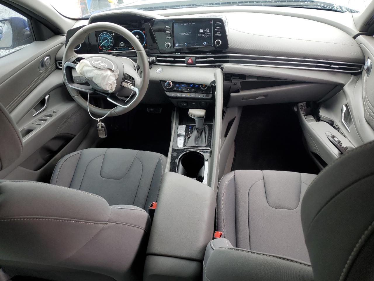 2021 Hyundai Elantra - Image 8