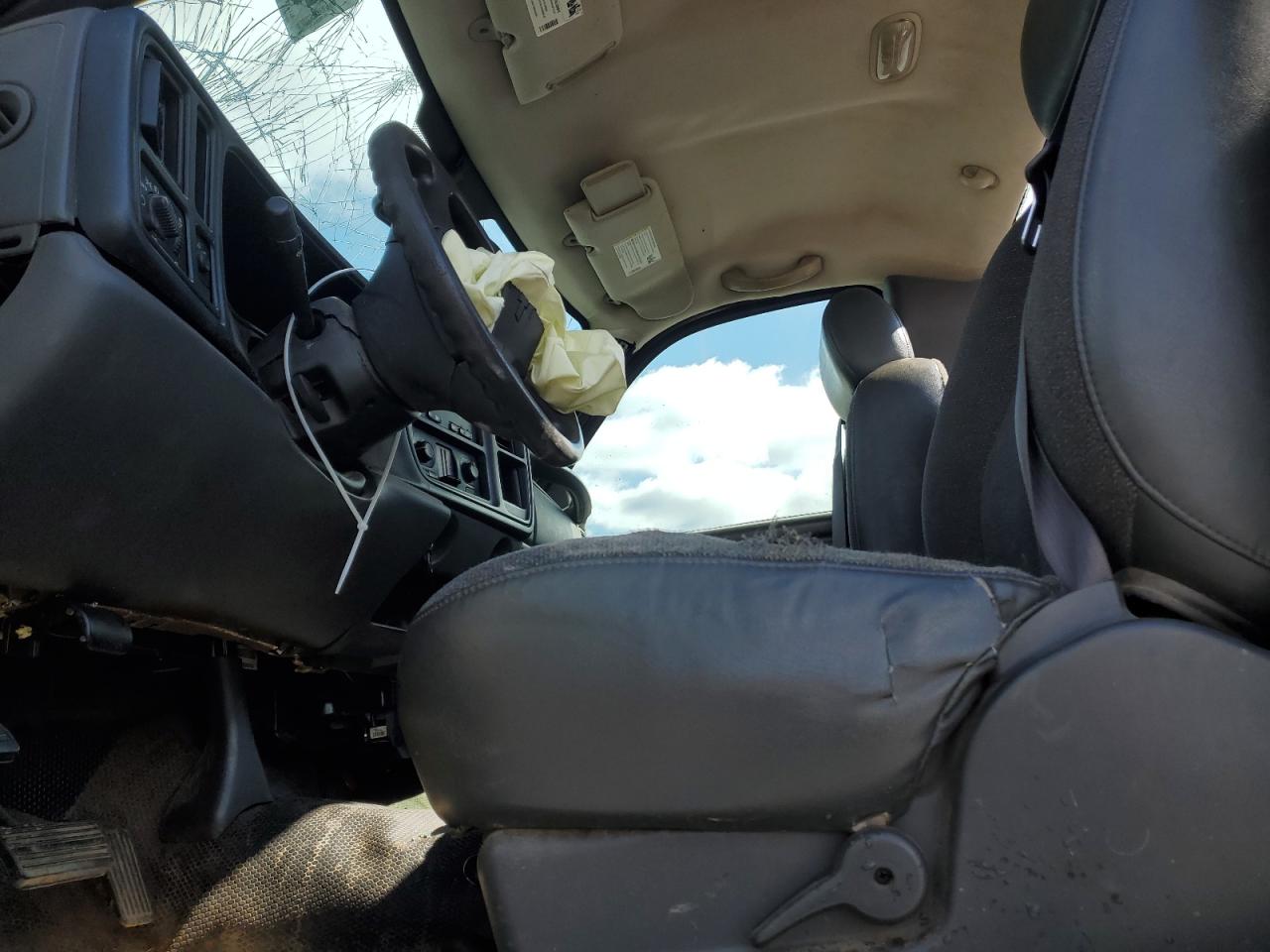 2005 Chevrolet Silverado - Image 7