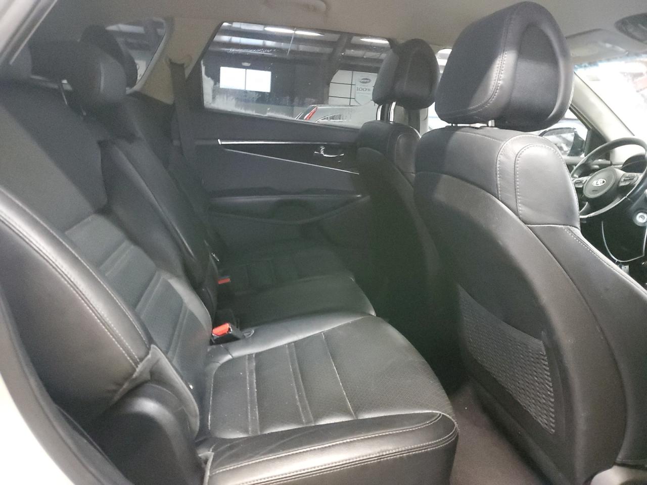 2016 Kia Sorento - Image 11