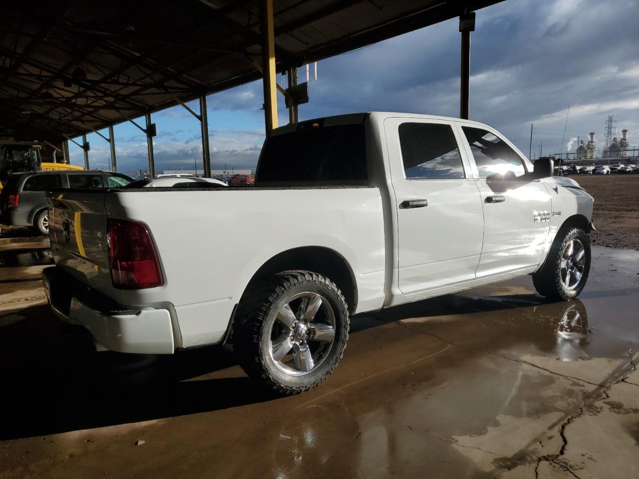 2015 RAM 1500 - Image 3