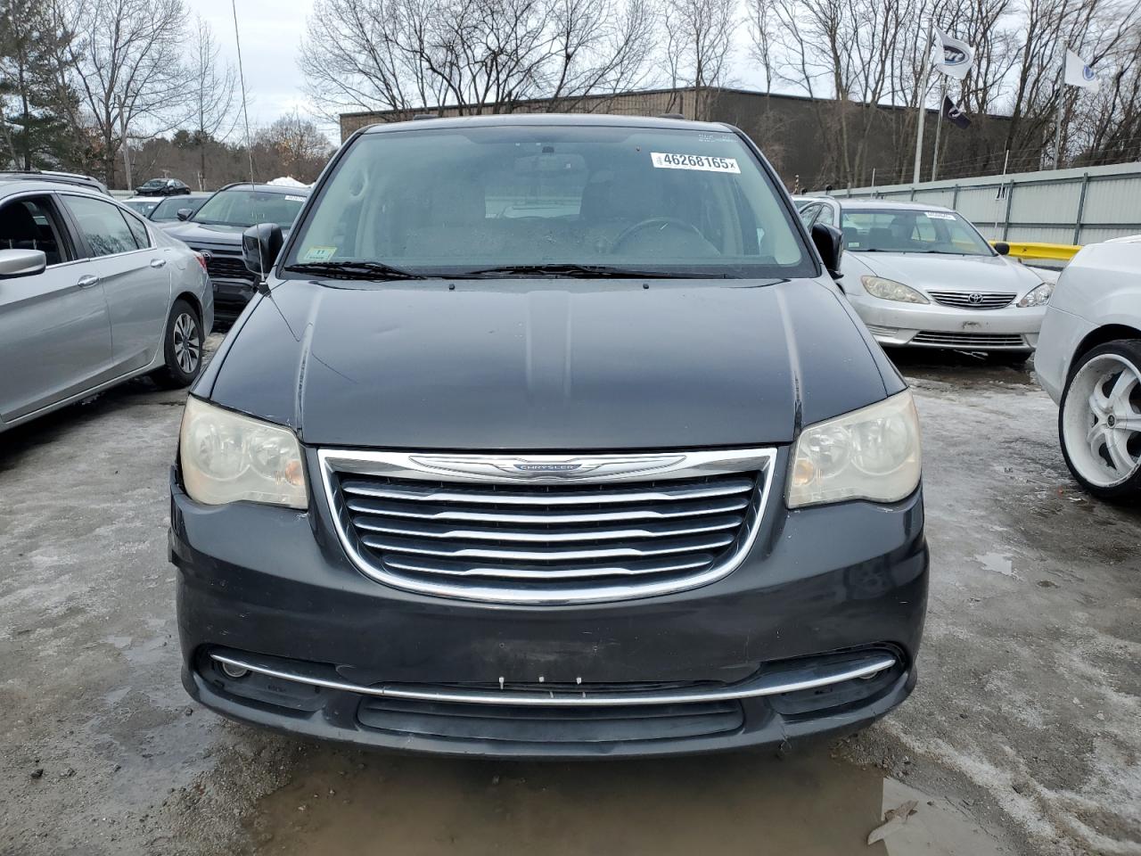 2011 Chrysler Town & Country - Image 5