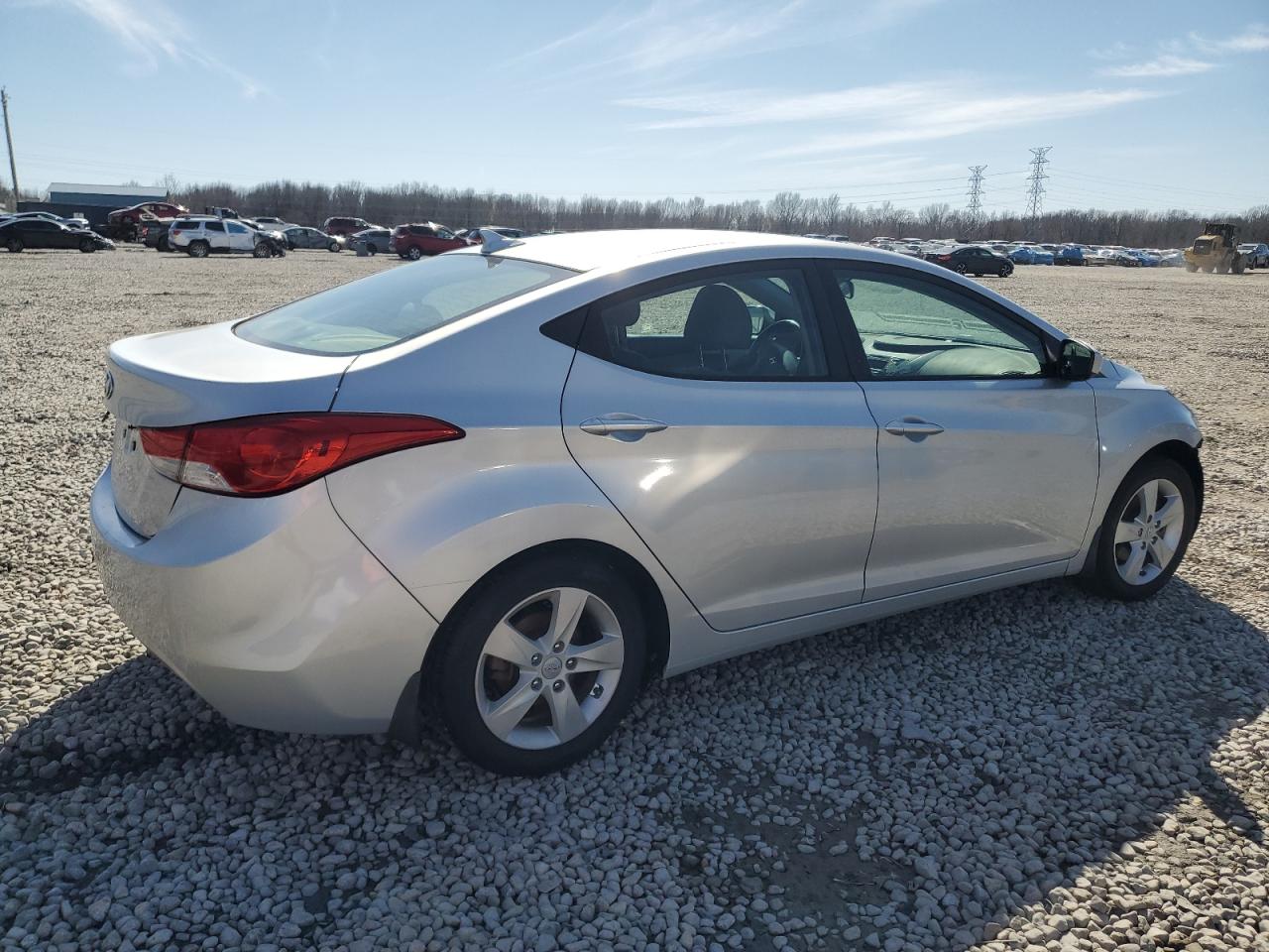 2013 Hyundai Elantra - Image 3