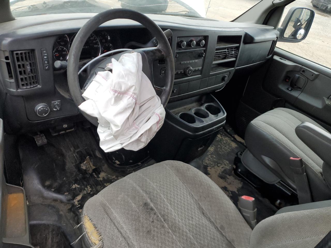 2011 Chevrolet Express - Image 8