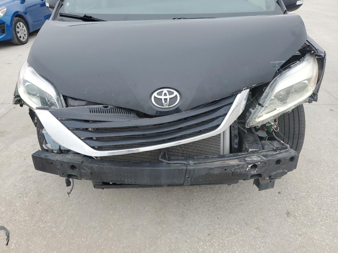 2015 Toyota Sienna - Image 12