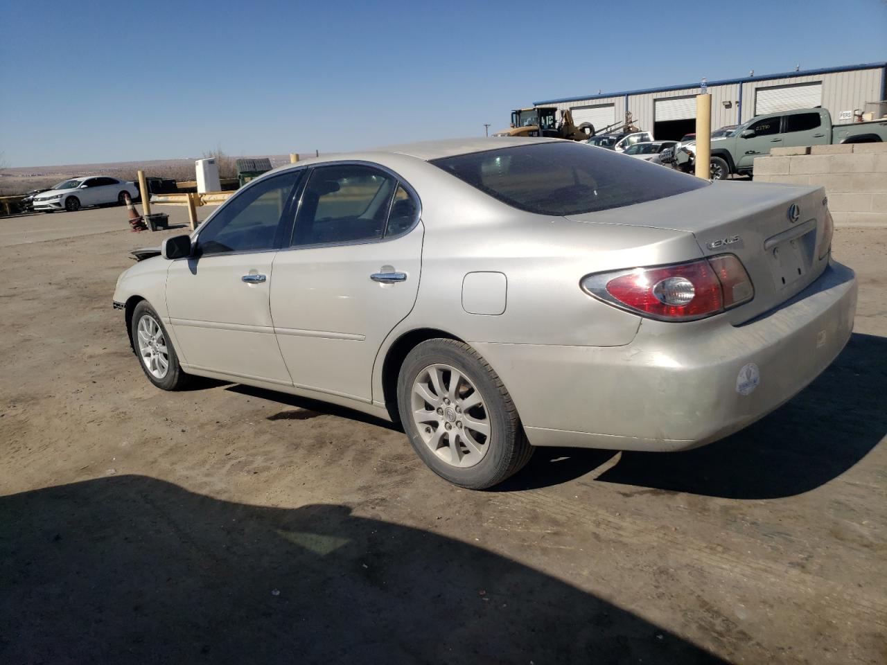 2004 Lexus ES - Image 2