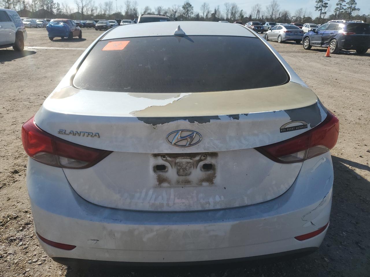2016 Hyundai Elantra - Image 6