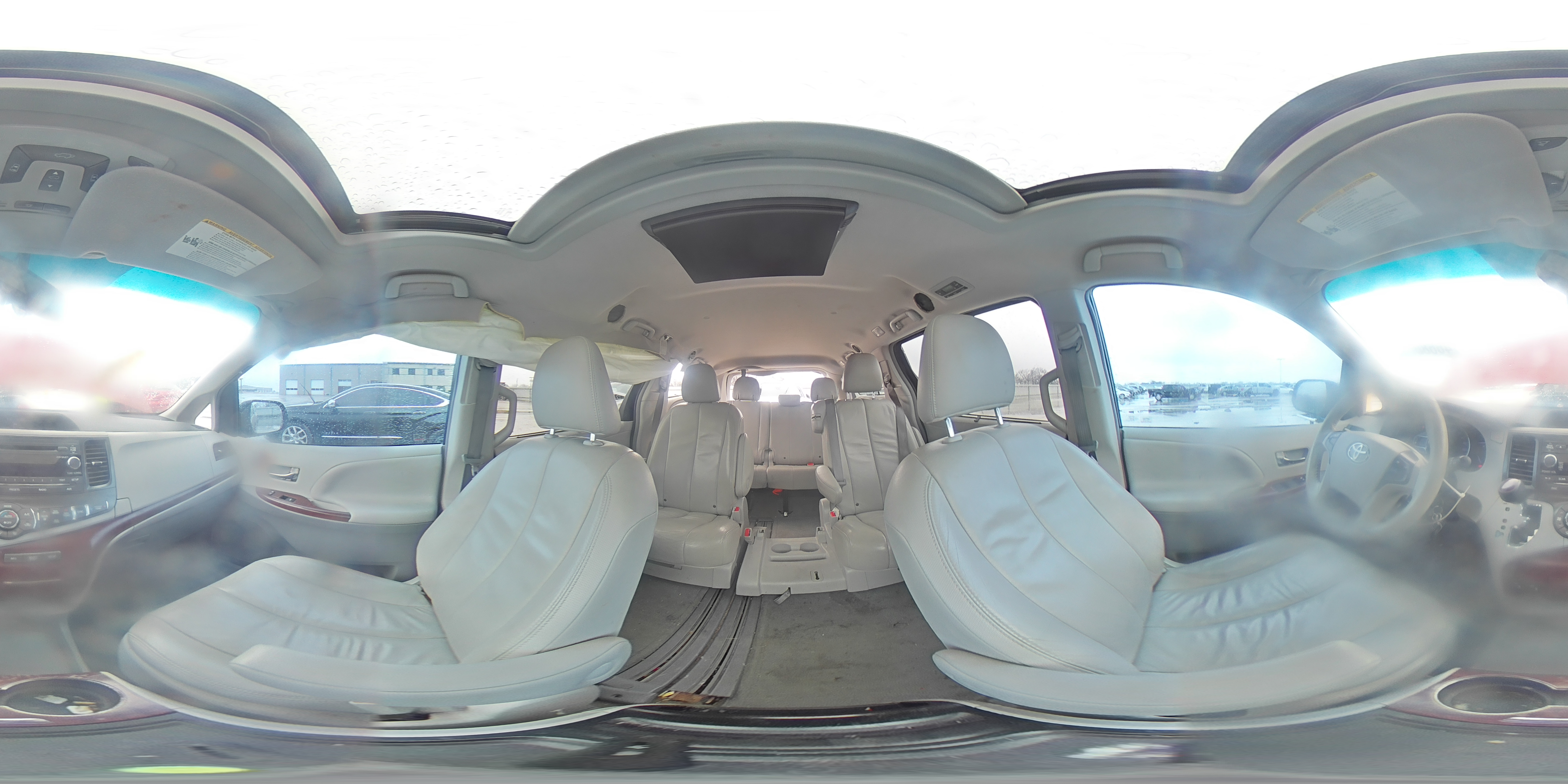 2014 Toyota Sienna - Image 14