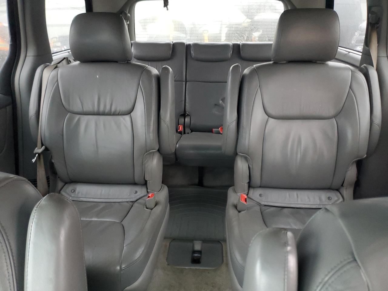 2005 Toyota Sienna - Image 10