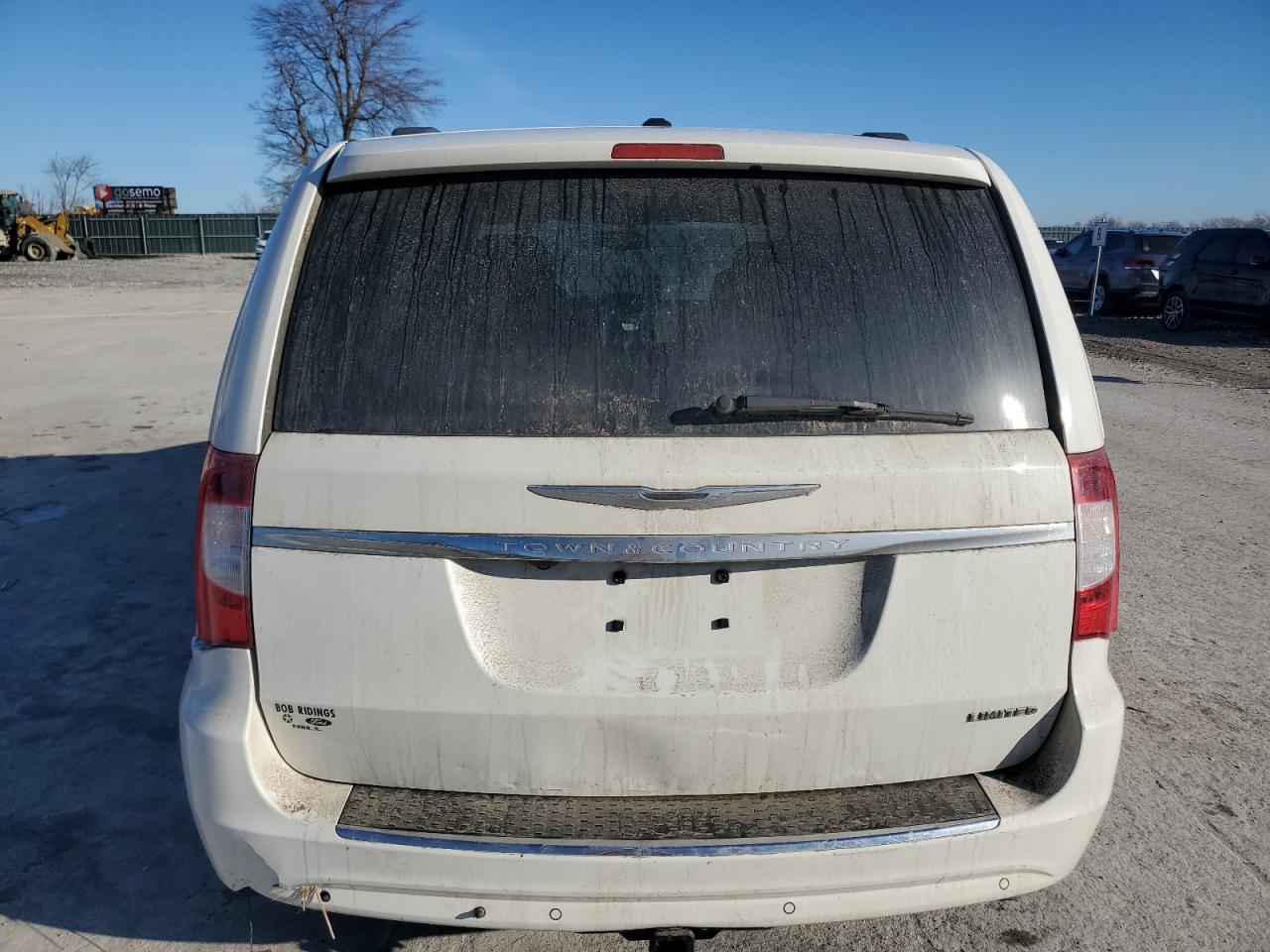 2013 Chrysler Town & Country - Image 6