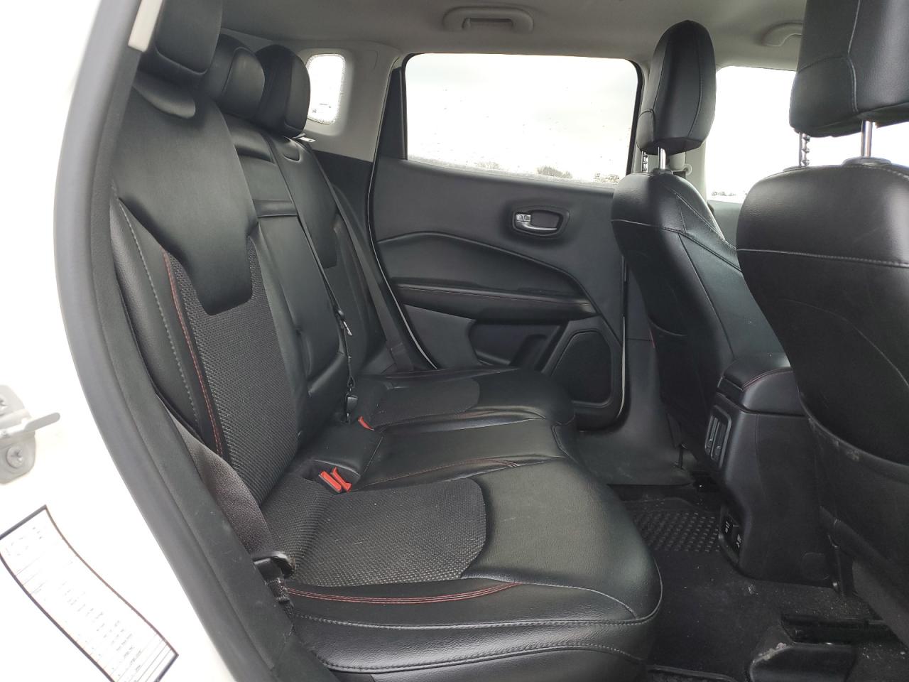2018 Jeep Compass - Image 12
