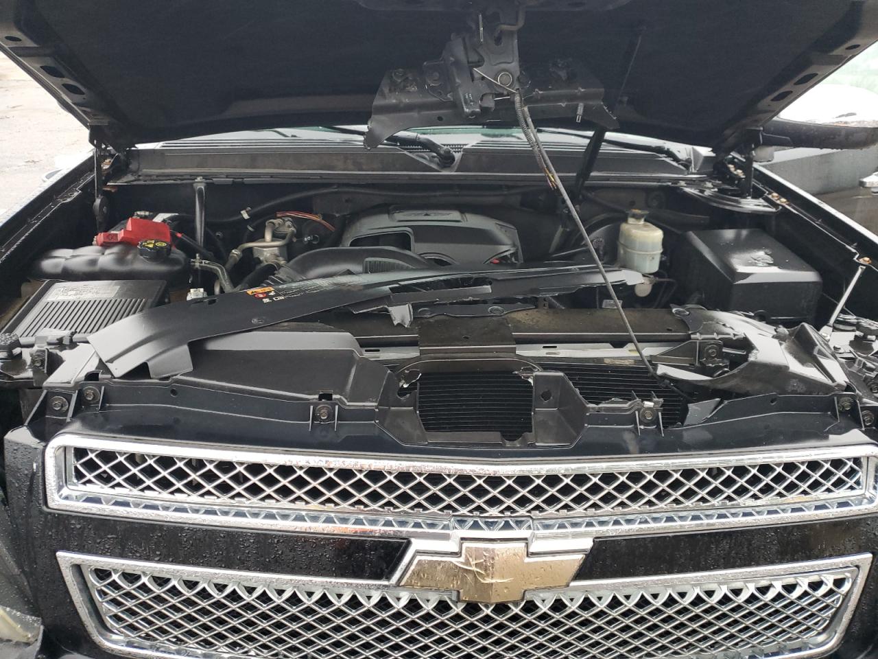 2011 Chevrolet Avalanche - Image 12