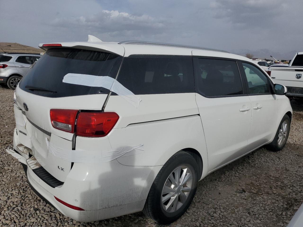2017 Kia Sedona - Image 3
