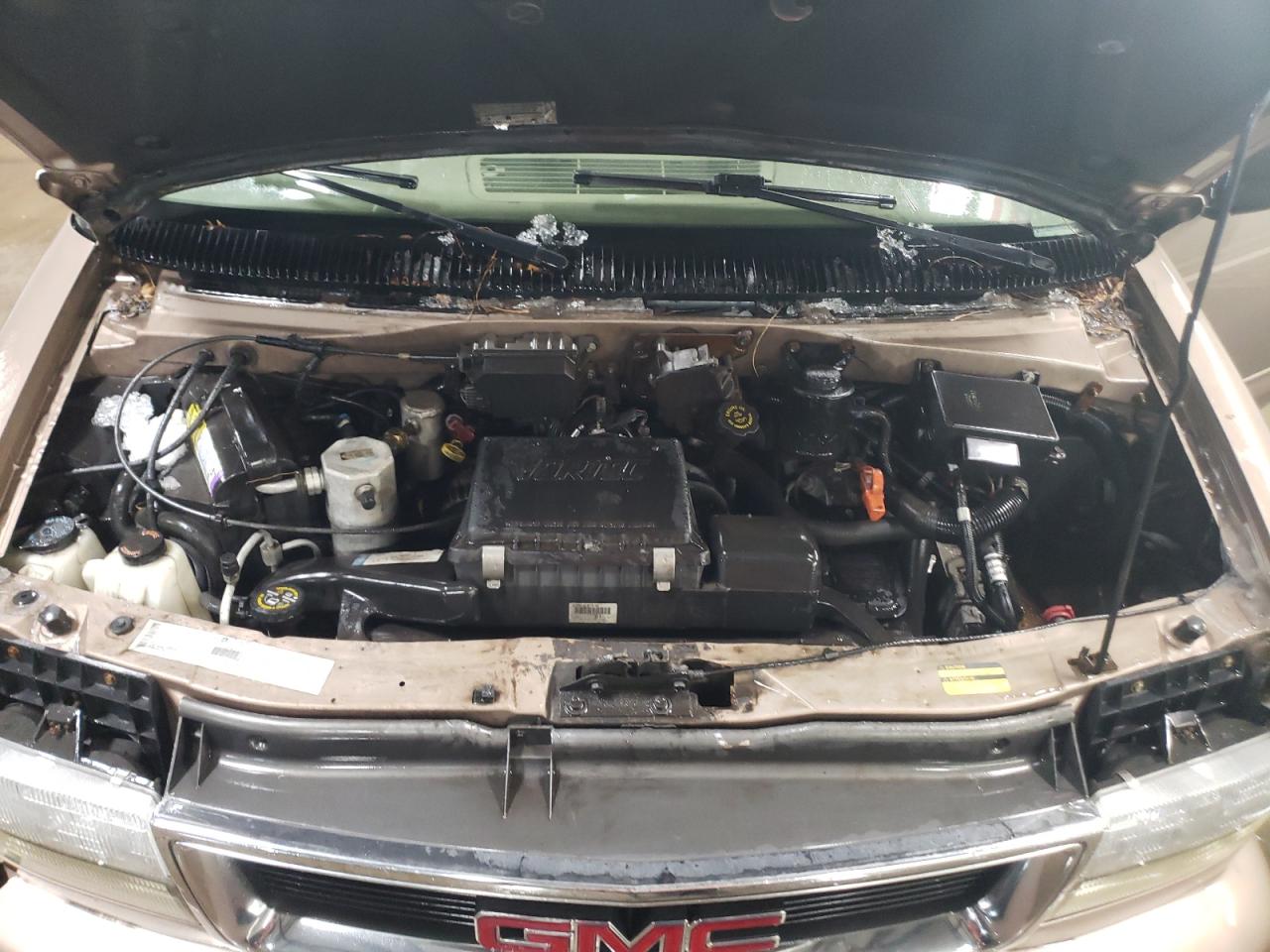 2002 GMC Safari - Image 11