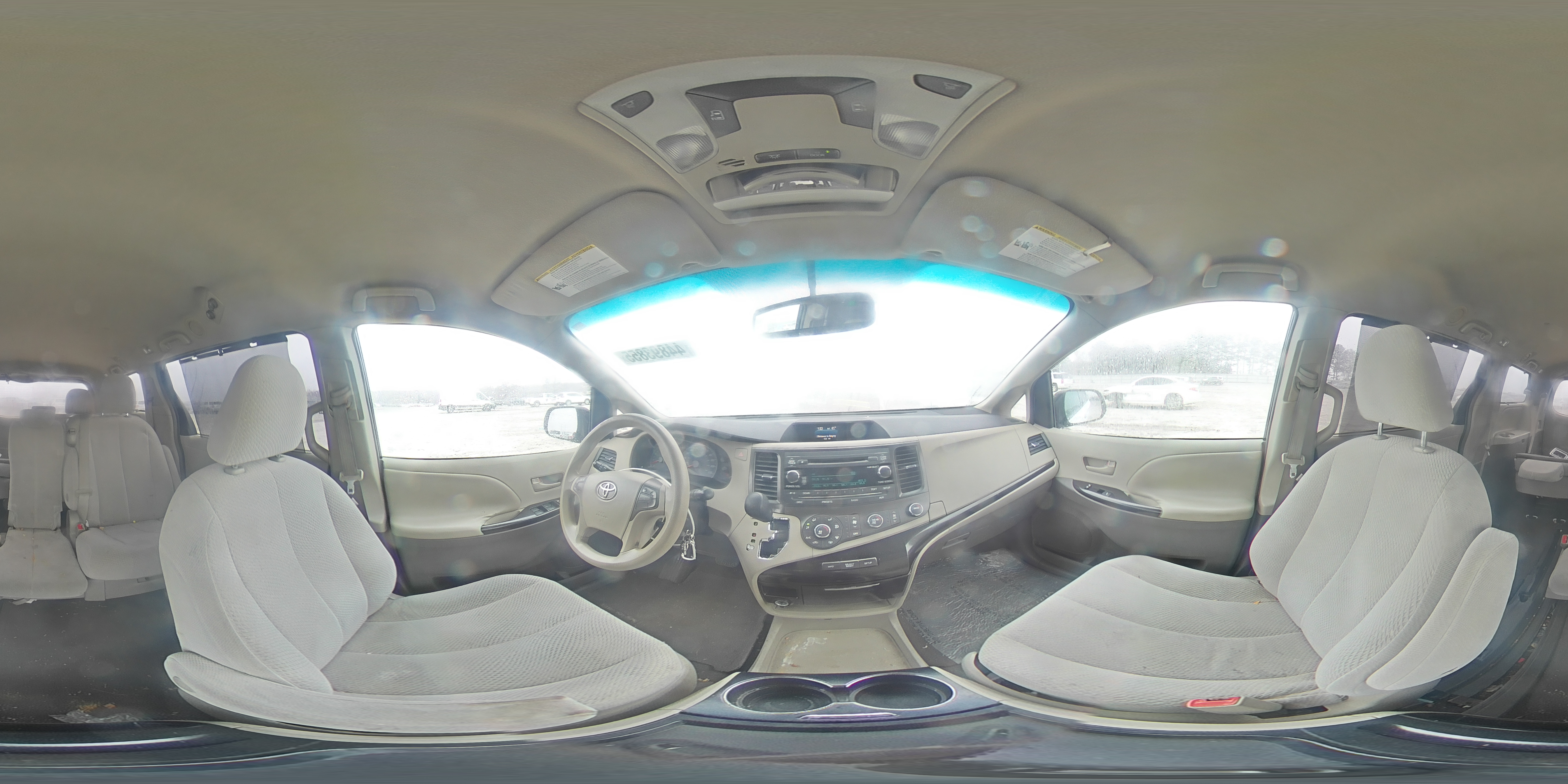 2011 Toyota Sienna - Image 13