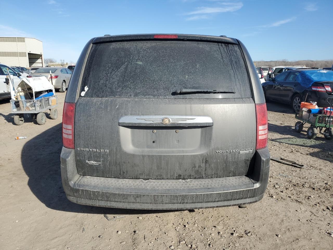 2010 Chrysler Town & Country - Image 6