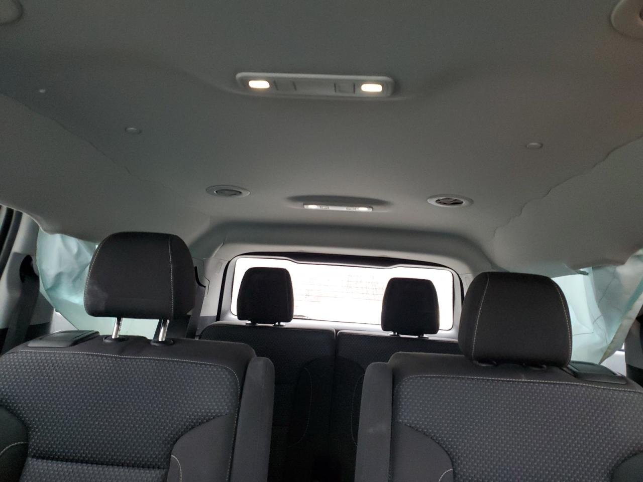 2022 GMC Acadia - Image 10