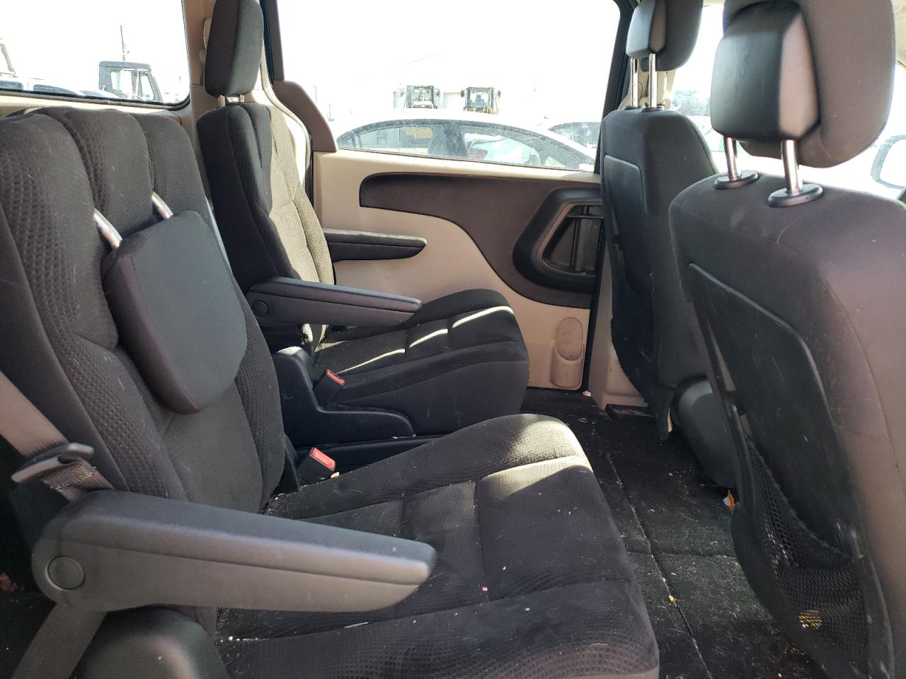 2017 Dodge Caravan - Image 11