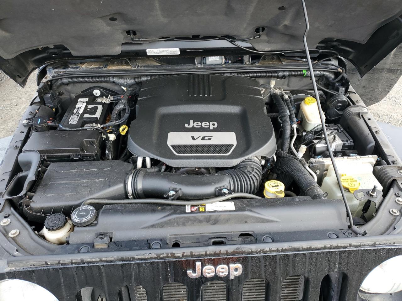 2015 Jeep Wrangler - Image 11