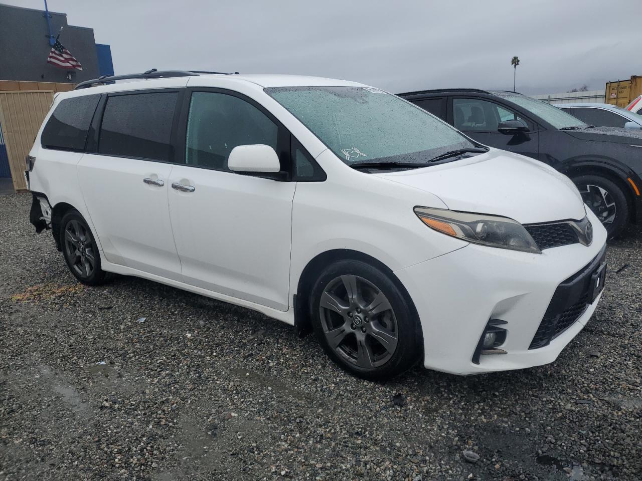 2019 Toyota Sienna - Image 4