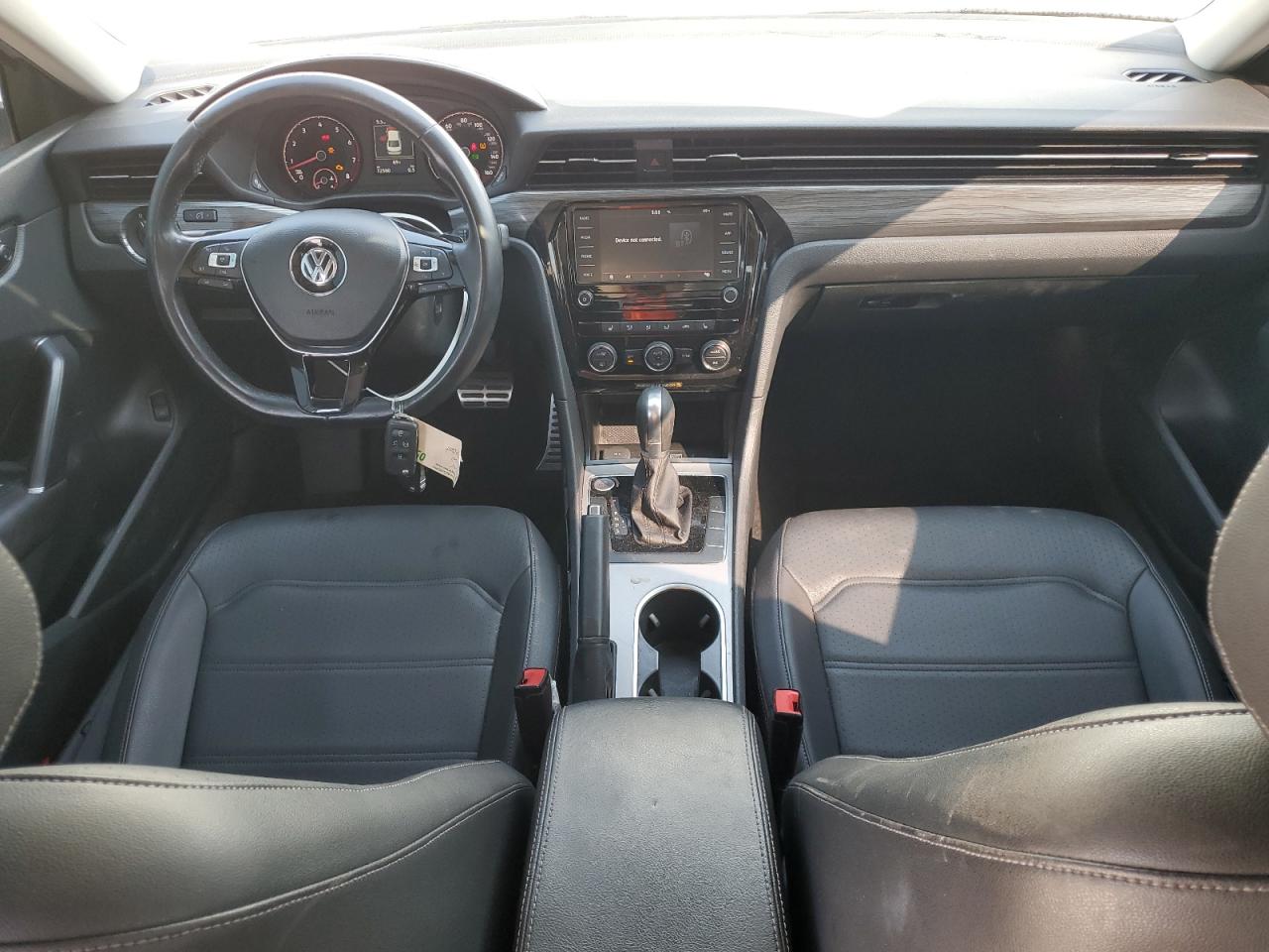 2020 Volkswagen Passat - Image 8