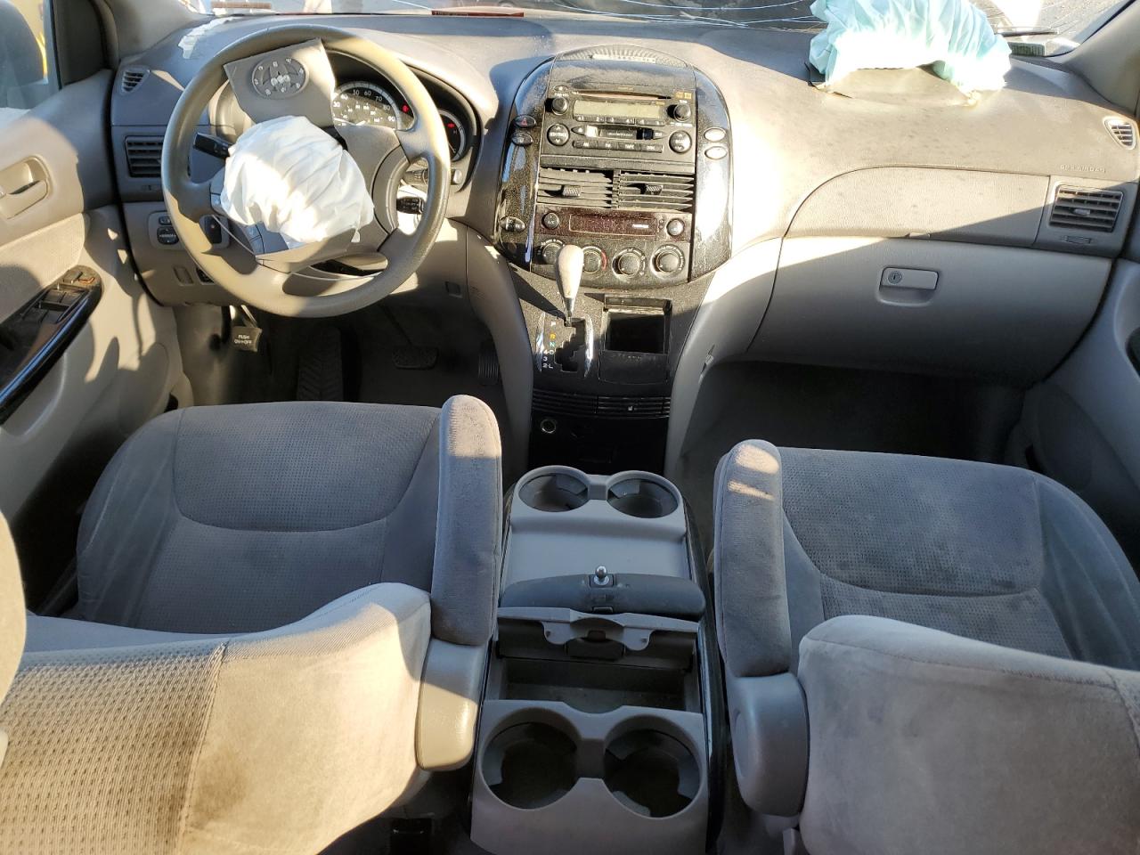 2004 Toyota Sienna - Image 8
