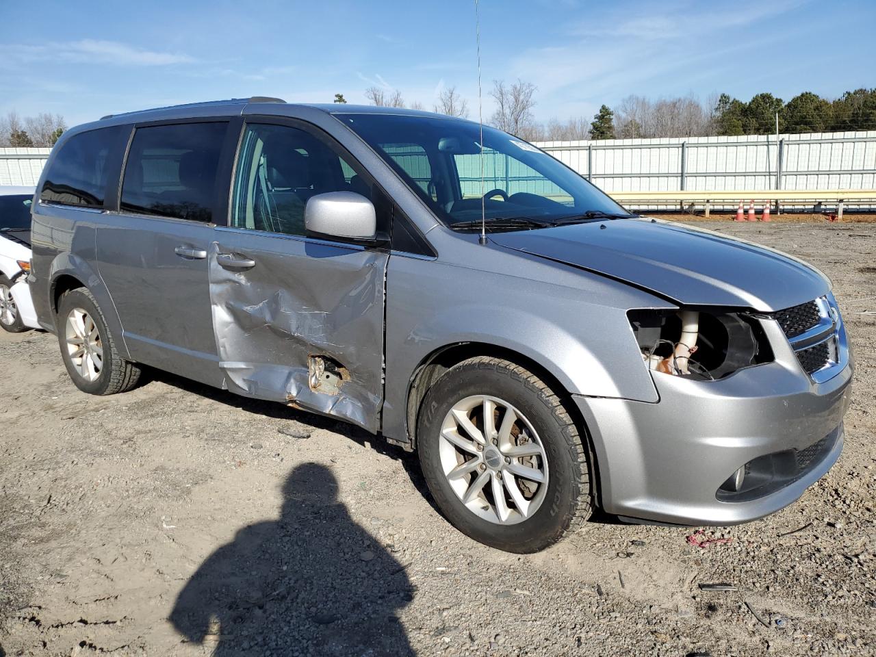 2019 Dodge Caravan - Image 4
