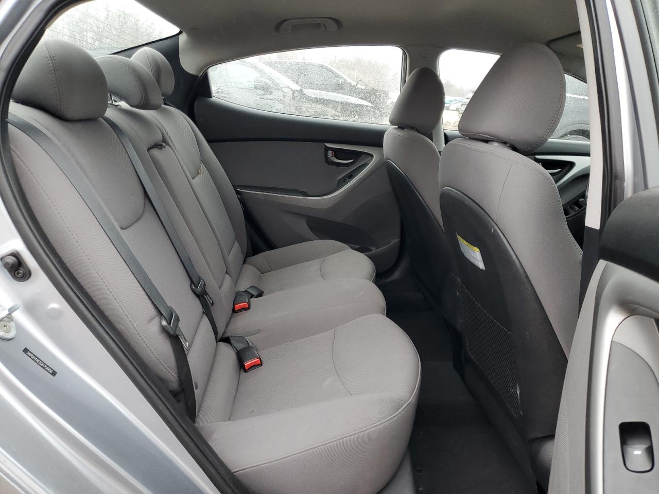 2016 Hyundai Elantra - Image 10