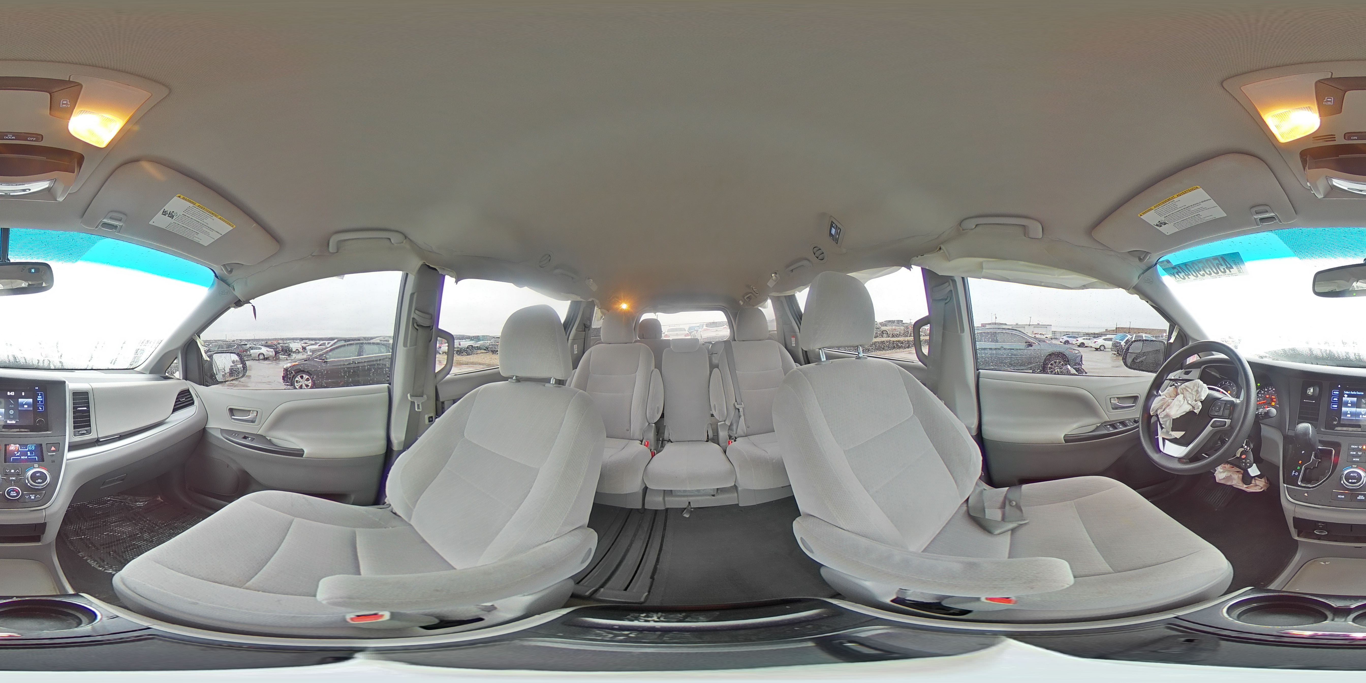2015 Toyota Sienna - Image 13