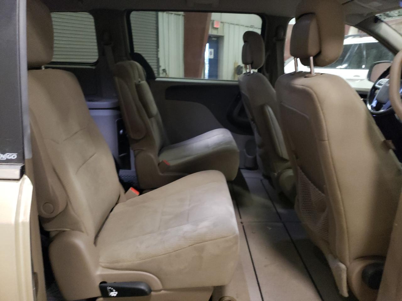 2011 Chrysler Town & Country - Image 11