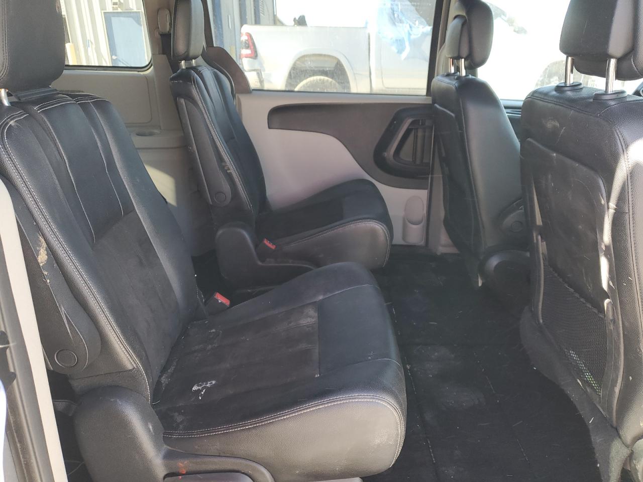 2019 Dodge Caravan - Image 11