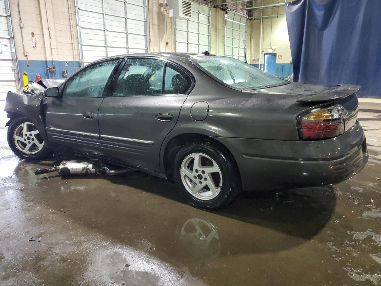 2003 Pontiac Bonneville - Image 2